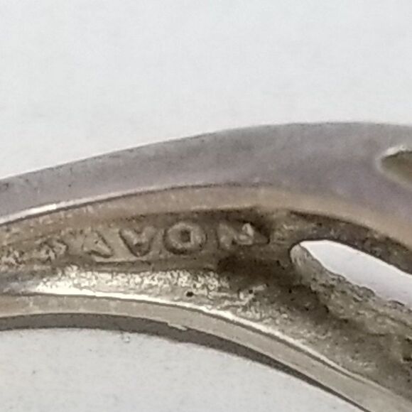 Vintage Avon Sterling Silver Round Solitaire Ring, Size 5 Band, Classic Estate - Picture 4 of 10